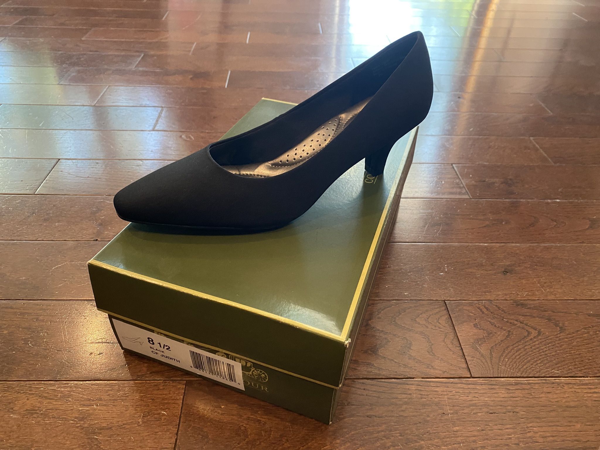 Women's Black Dress Shoes Size 8.5 New in Box
