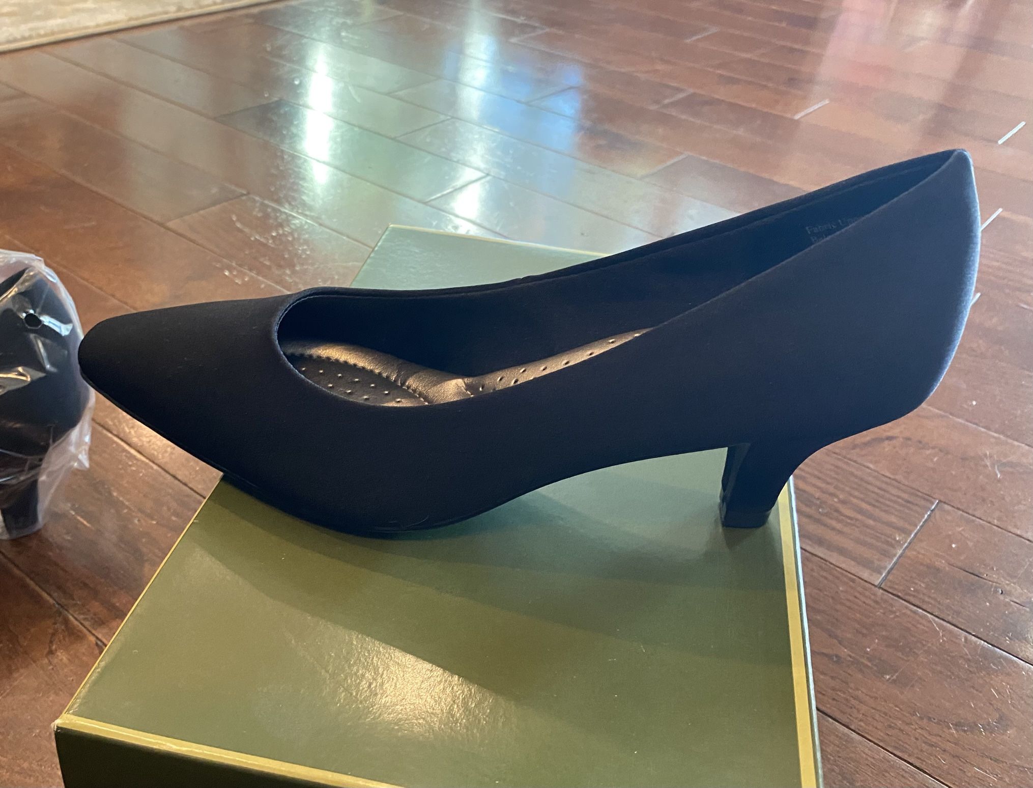 Women's Black Dress Shoes Size 8.5 New in Box - photo 5