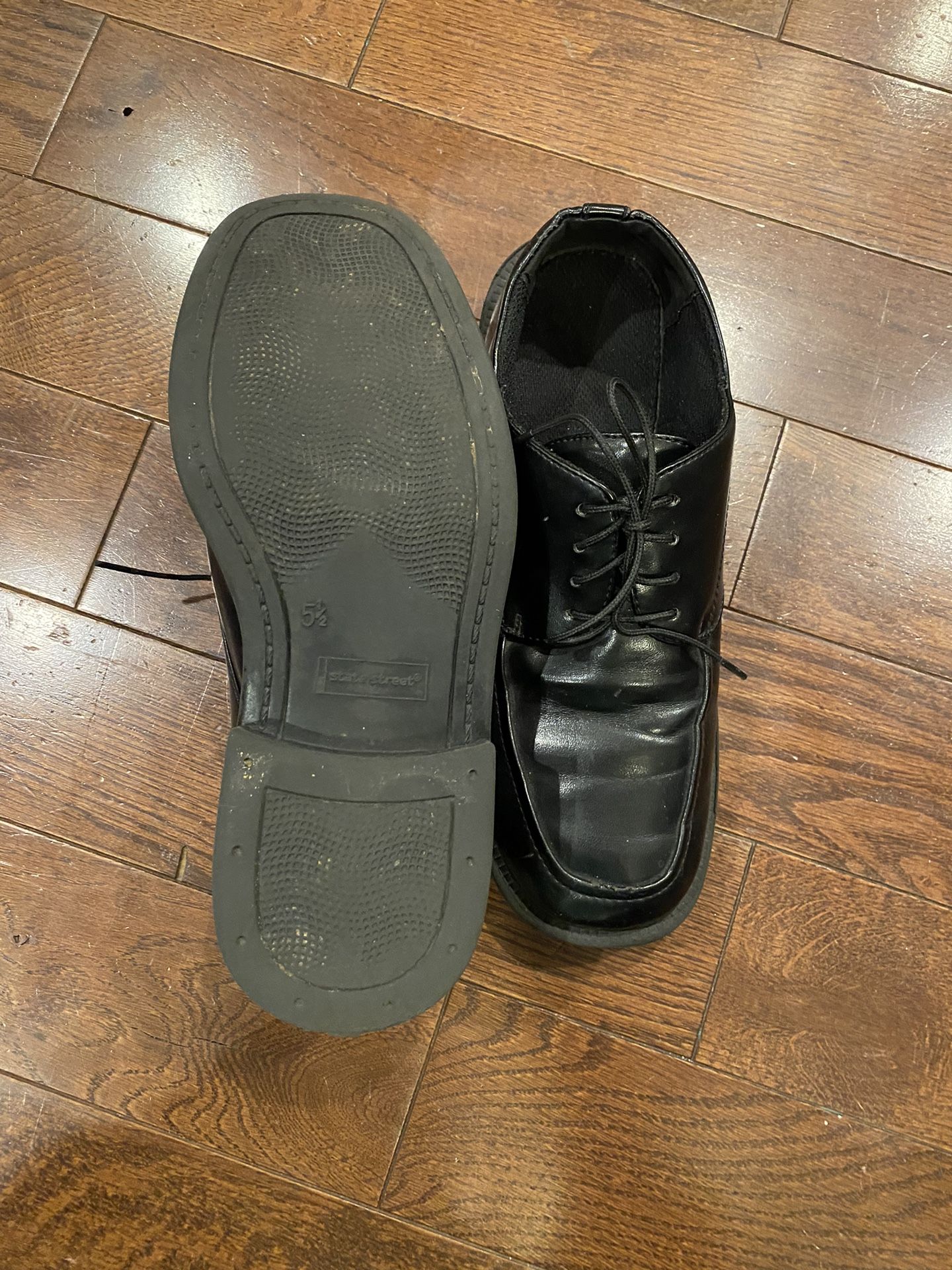 Boys Size 5.5 Black Dress Shoes $8 - photo 2
