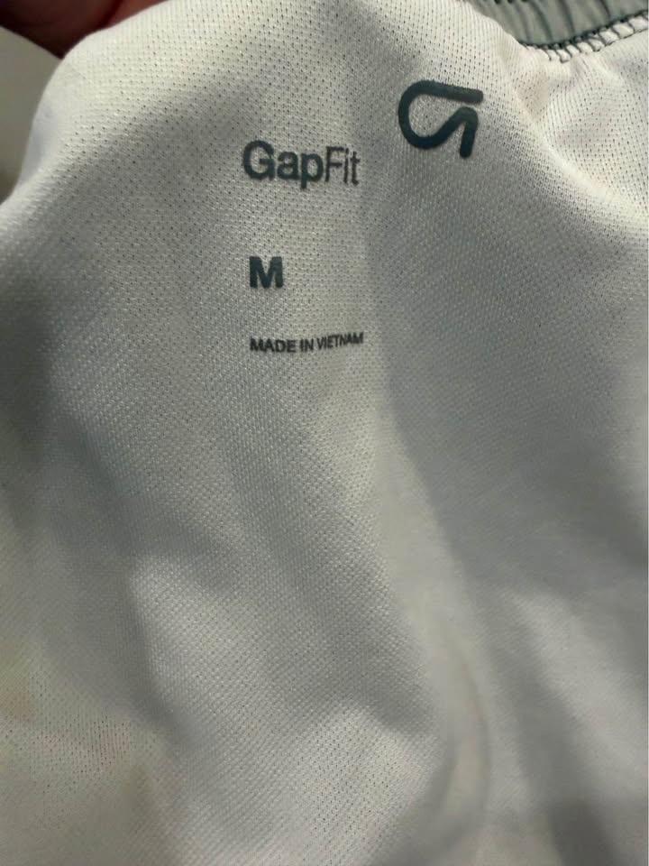 Women’s Medium Gap fit Running Shorts $10 - photo 3