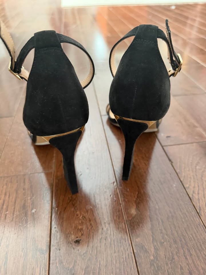 Women’s Suede ankle strap sandals, JLO by Jennifer Lopez-Size 9. - photo 4
