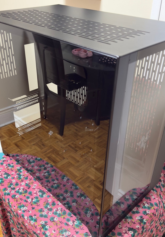 Lian Li Razer Tomahawk ATX Mid-Tower Gaming PC Case - photo 4