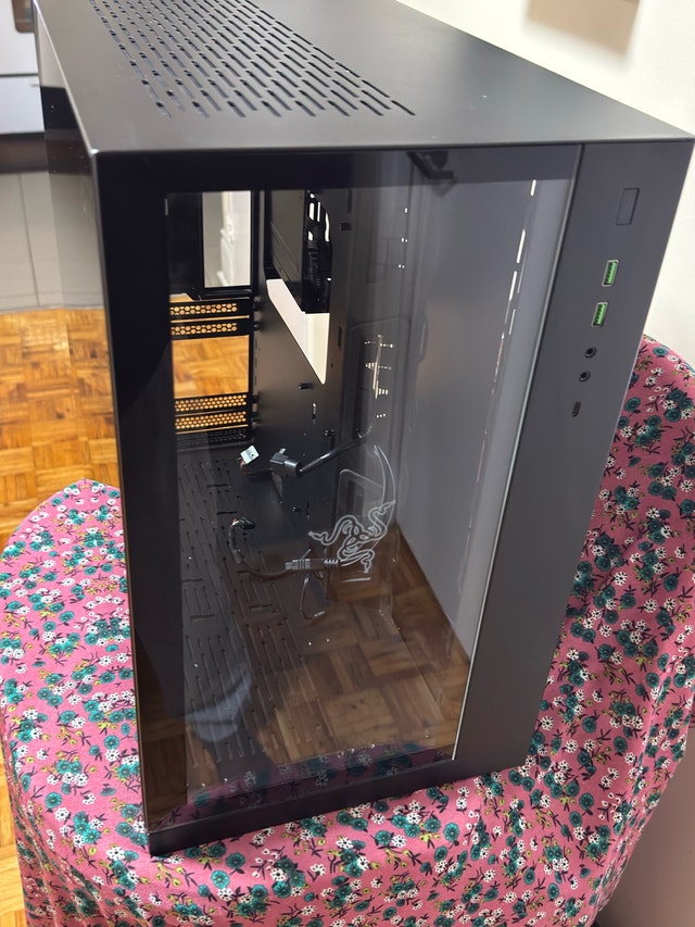 Lian Li Razer Tomahawk ATX Mid-Tower Gaming PC Case - photo 5