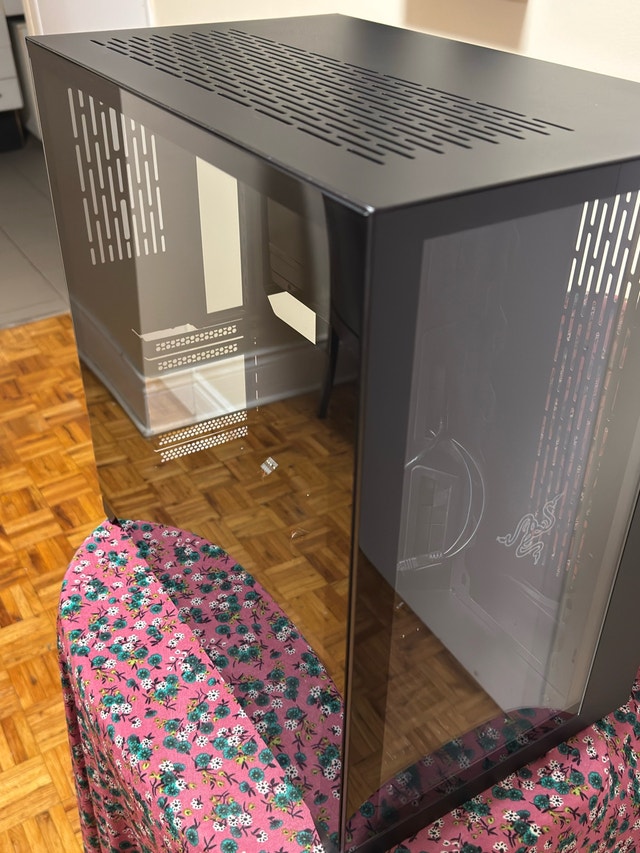 Lian Li Razer Tomahawk ATX Mid-Tower Gaming PC Case - photo 5