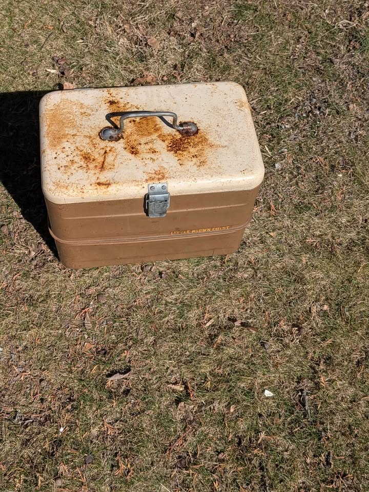 "Little Brown Chest" Vintage Metal Cooler - photo 2