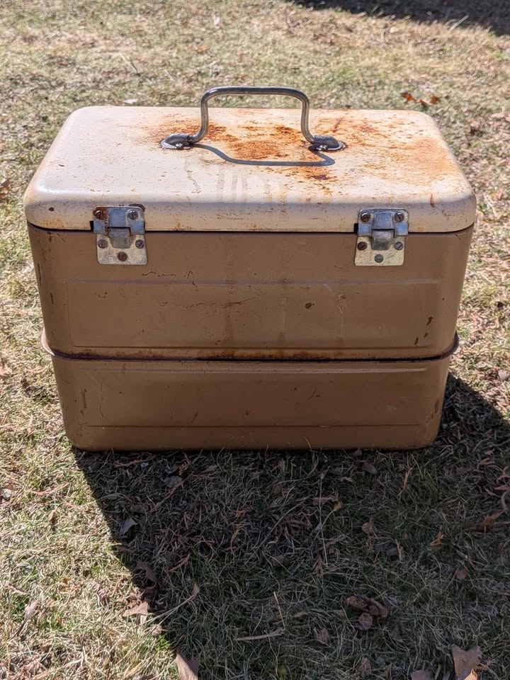 "Little Brown Chest" Vintage Metal Cooler - photo 4