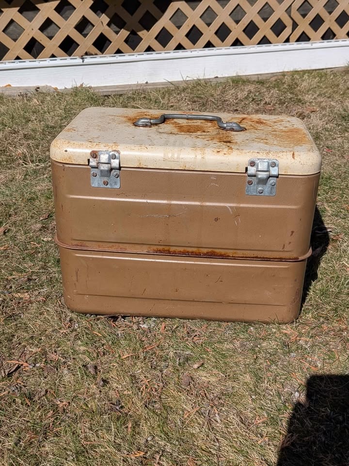 "Little Brown Chest" Vintage Metal Cooler - photo 5