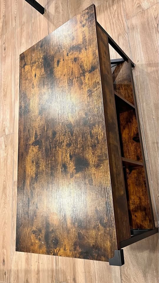 Lift top coffee table