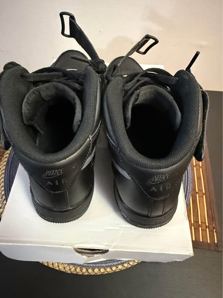 NIKE AIRFORCE 1’s SIZE 9 mens - photo 4