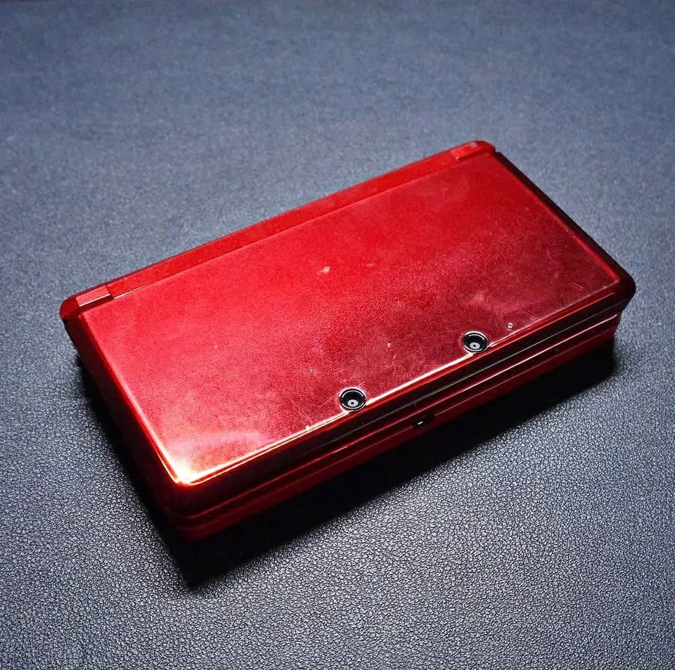 Nintendo 3DS – Red (Condition 8.5/10) thumbnail