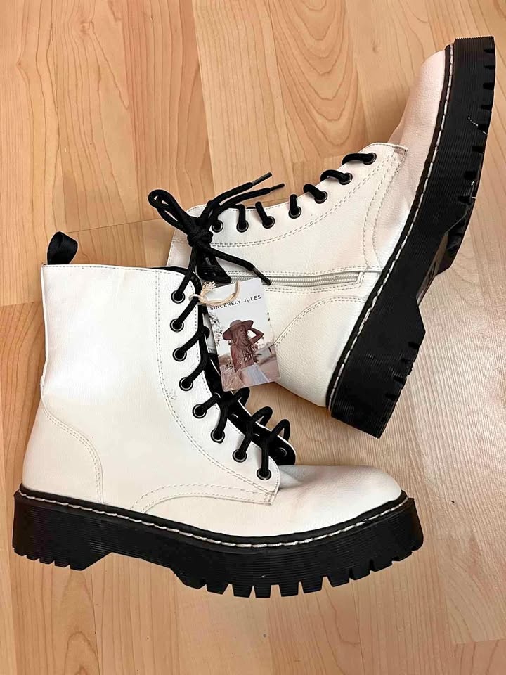 Size 8.5 Women's Sincerely Jules Boots