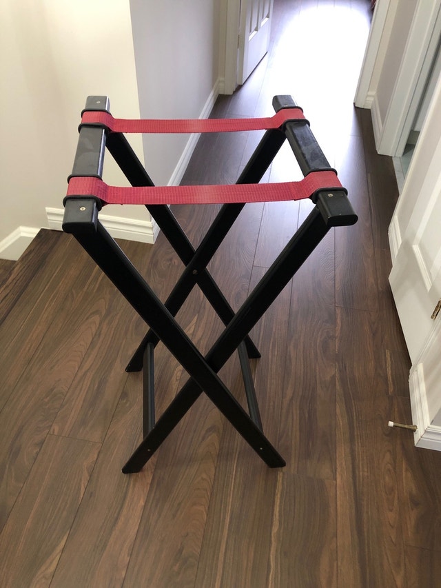 Folding server stand