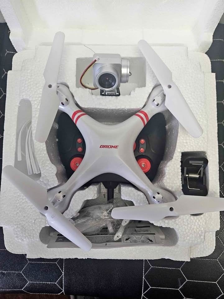 White DRONE Quadcopter w/ Camera & Remote