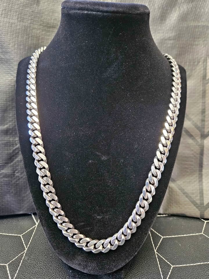 Sterling Silver 26" 9.3mm Miami Cuban Link Chain