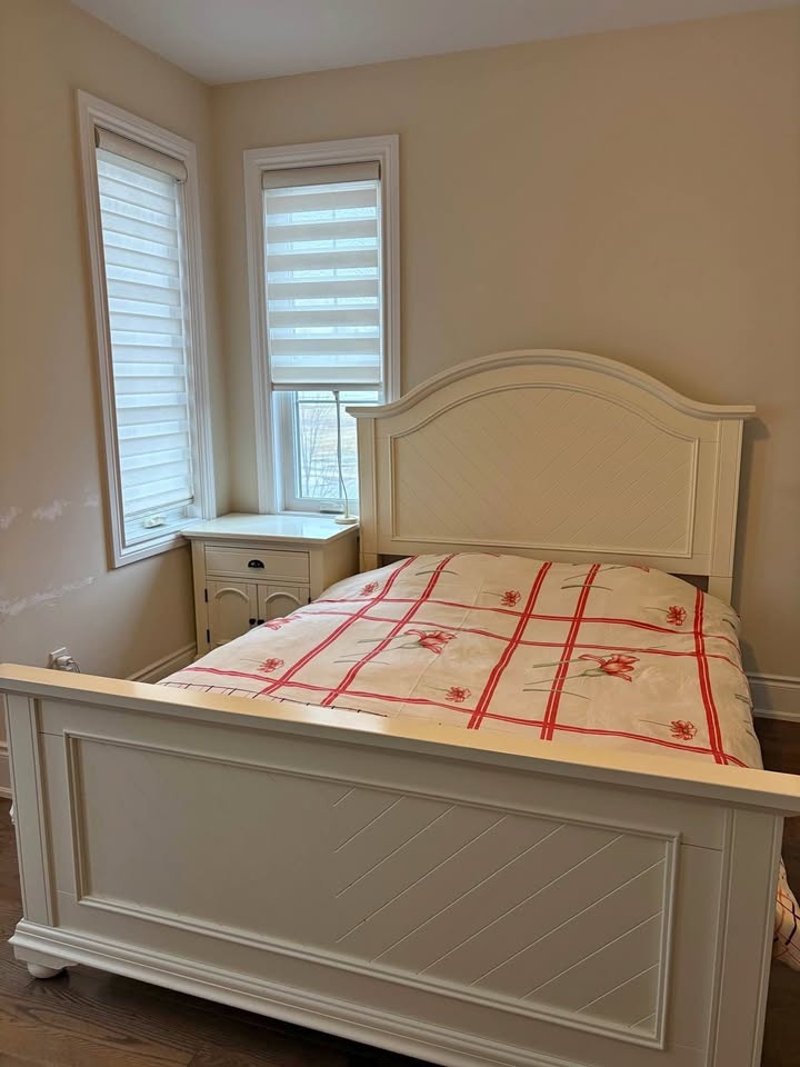 Queen Size: White Solid Wood Bedroom Set – Bed, Dresser, Mirror