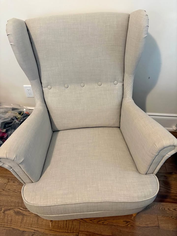 Elegant Wingback Accent Chair and footstool, Kelinge beige
