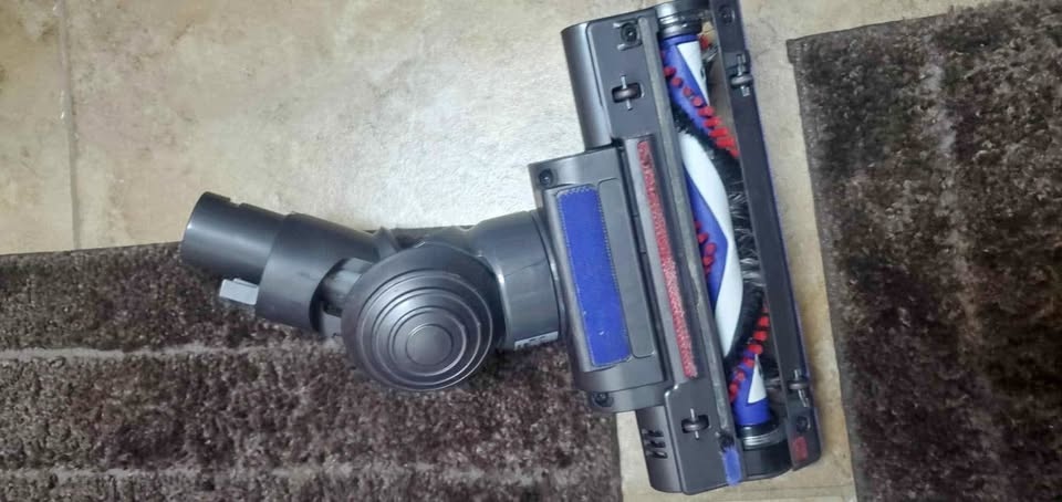 Dyson Vacuum Rotating Head