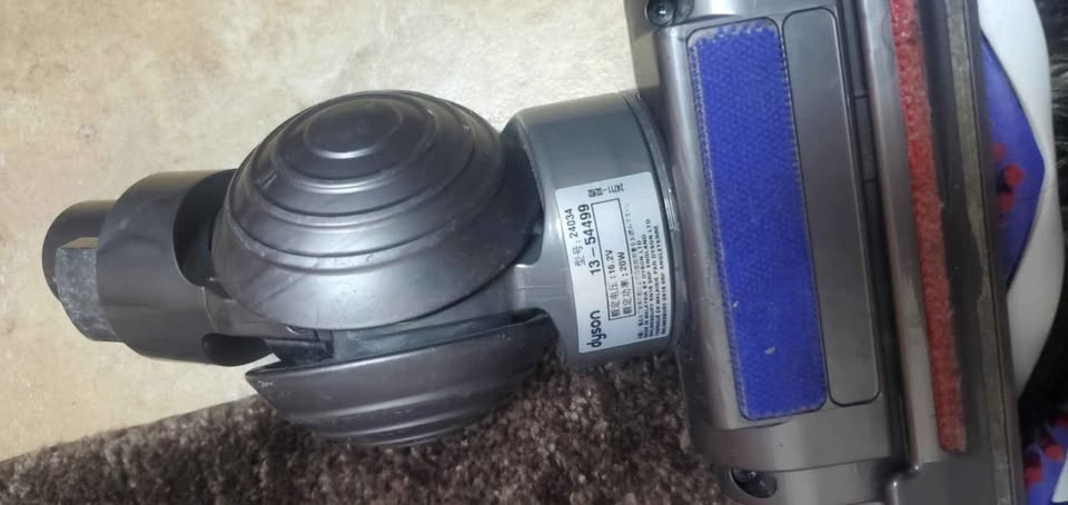 Dyson Vacuum Rotating Head - photo 2