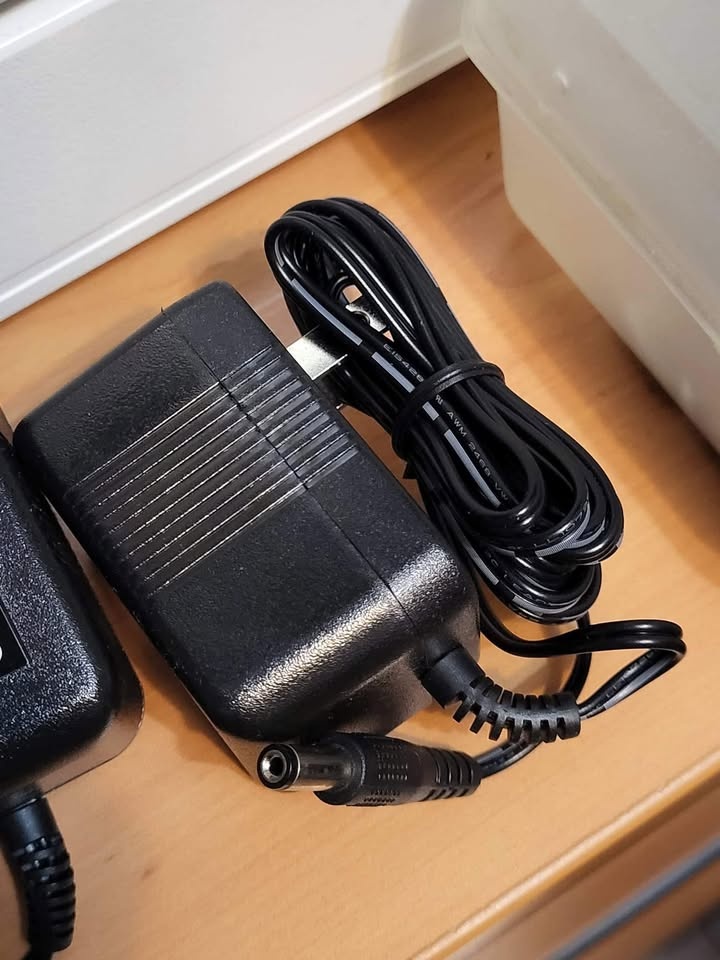 Brand NEW 9v Power Supply Adapter $3 Each or 2 for $5 - photo 3