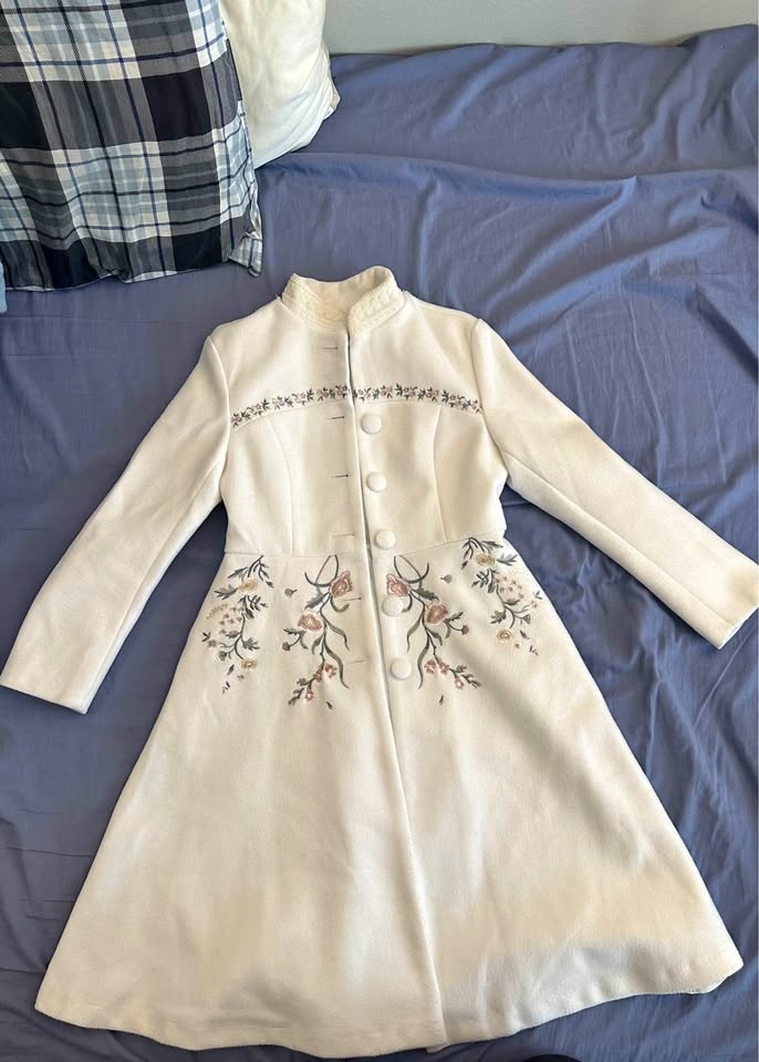 Cute embroidered white coat
