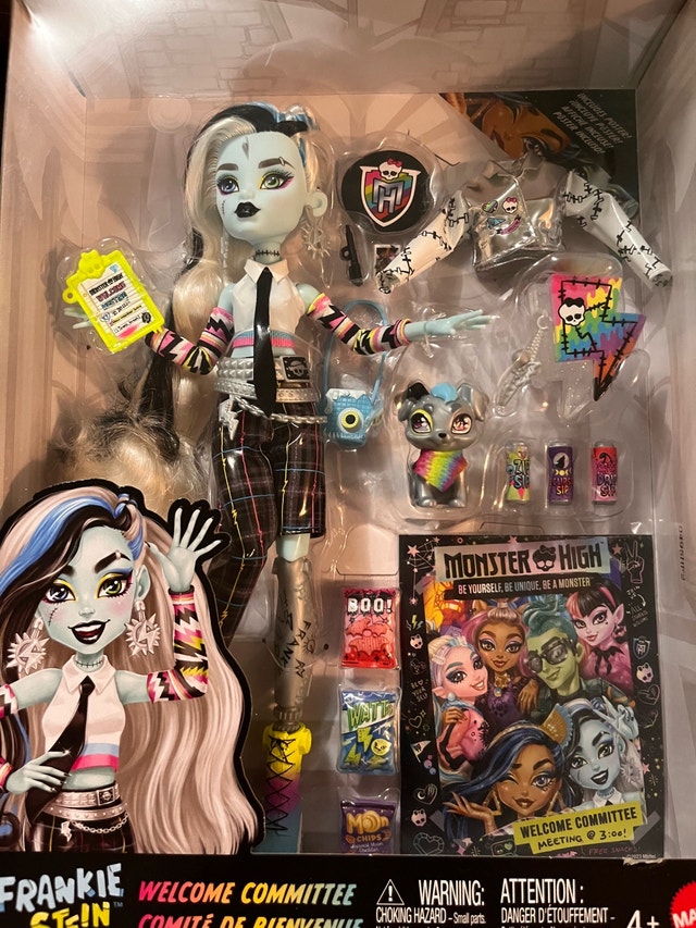 Brand NEW Monster High Frankie Stein Welcome Commitee Doll - photo 2