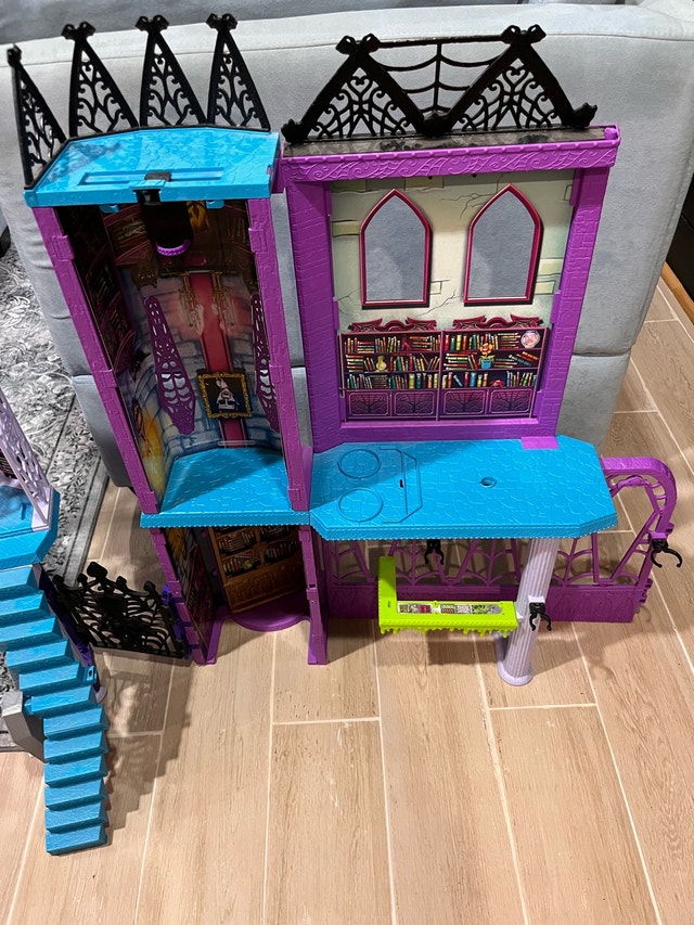 Monster High Deadluxe High School Playset - photo 3