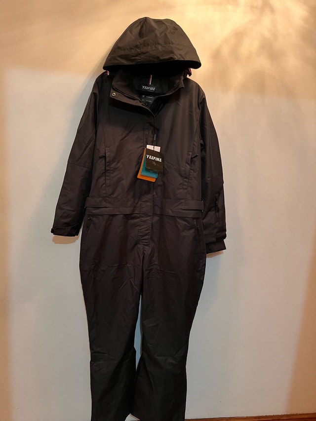 Brand NEW Hooded Snow Suit - Size XL Ski Jumpsuit