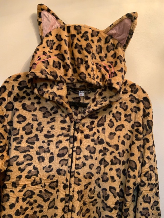 Brand NEW Leopard Print Kigurumi Plush Onesie 53" Length - photo 3