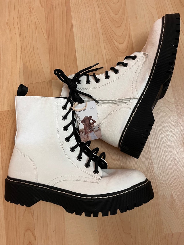 Brand NEW White Ankle Lug Boots Women Size 8.5 Sincerely Jules