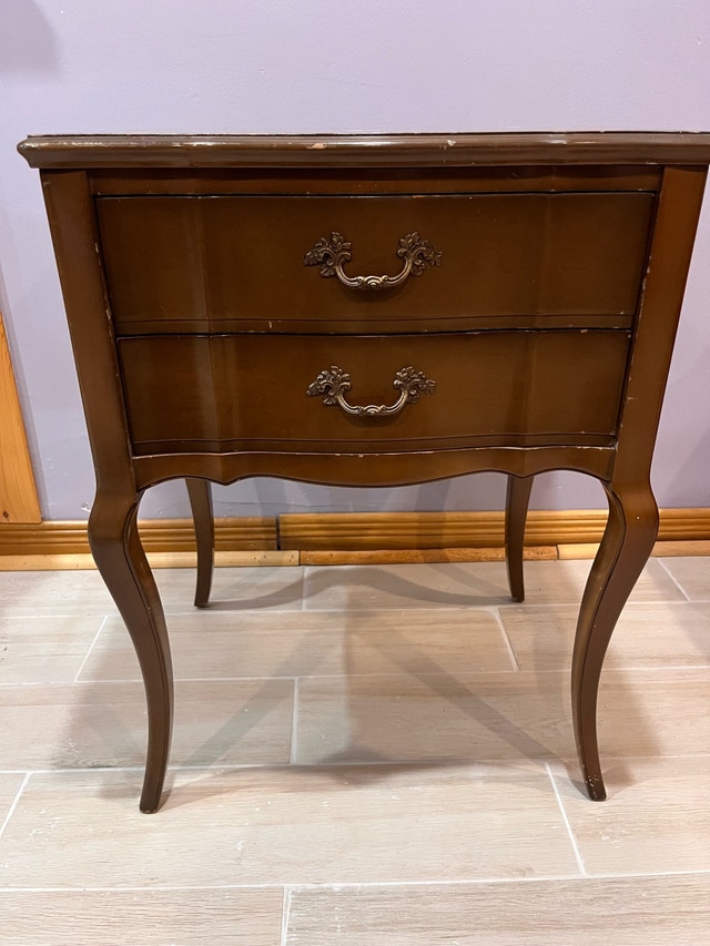 Vintage French Provincial Side Table 15”x20”x26” Solid Wood