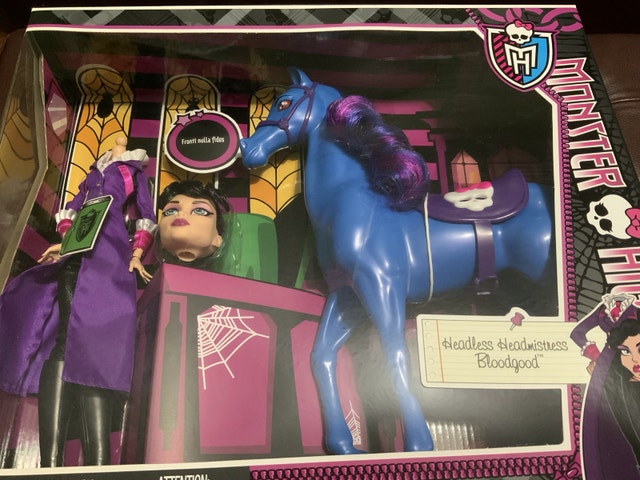 NEW in Box Monster High Headless Headmistress Bloodgood Doll - photo 2