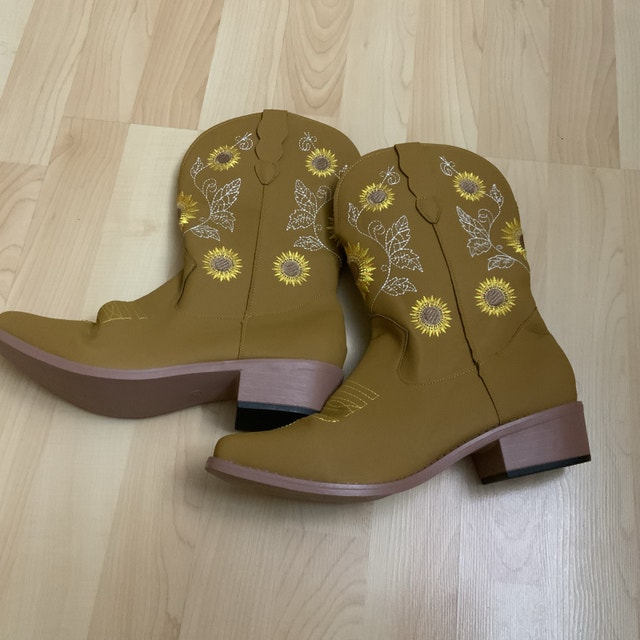 NEW — Women Cowboy Boots Size 36 — See Size Chart Photo