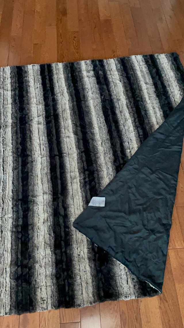 NEW Plush Throw Blanket 49”x58” - photo 2