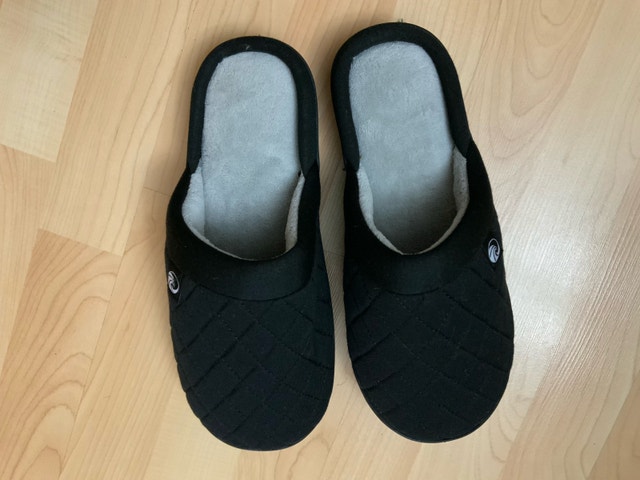 Brand NEW Slippers Plush Quilted Size 42-43 (US 9-10)