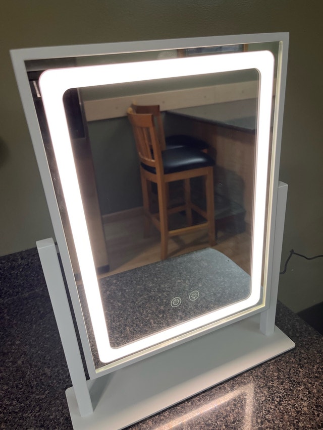Brand NEW 10”x14” Sturdy Tabletop Makeup Mirror with Light