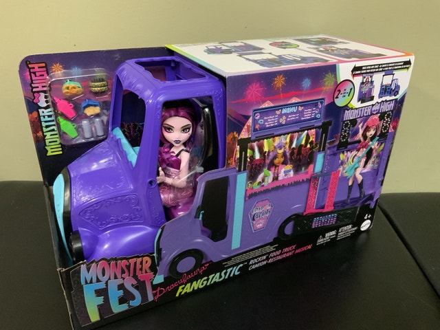 Brand NEW — Monster High Fangtastic Rockin' Food Truck & Doll