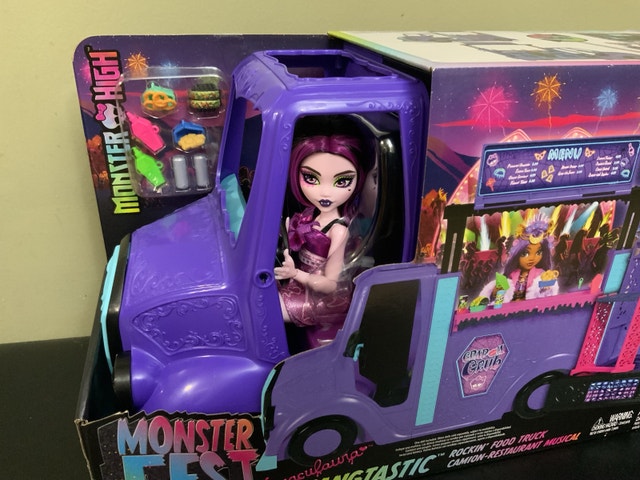 Brand NEW — Monster High Fangtastic Rockin' Food Truck & Doll - photo 2