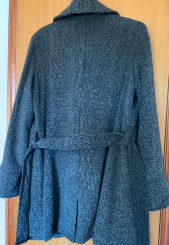 NEW — Beautiful Winter Coat Fully Lined Warm — Women Size 13 - photo 3