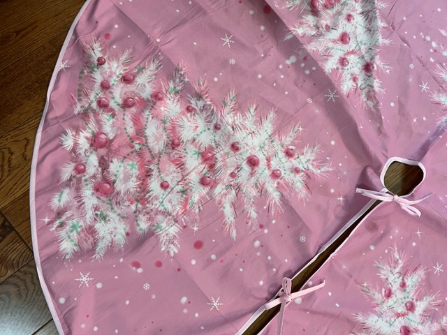 NEW — Pink Christmas Tree Skirt - photo 2