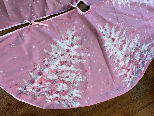 NEW — Pink Christmas Tree Skirt - photo 3
