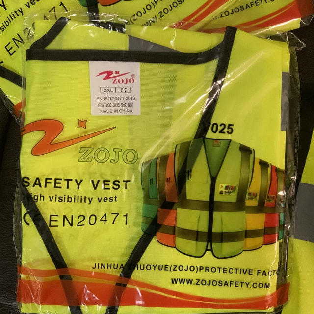 Brand NEW $10 each Zip Up Safety Vests One Size 2XL - photo 4