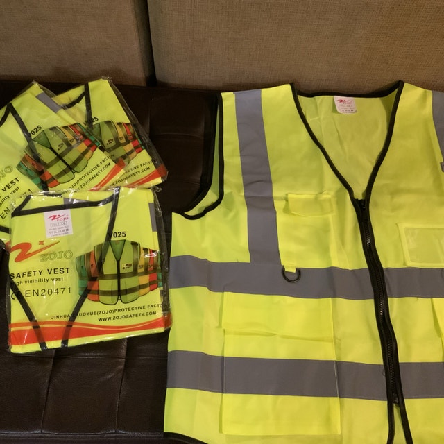 Brand NEW $10 each Zip Up Safety Vests One Size 2XL - photo 5