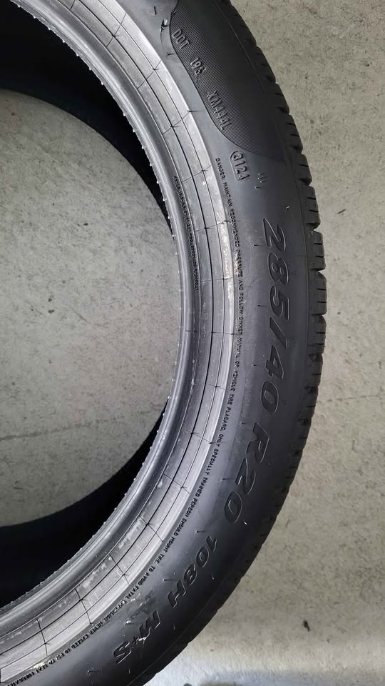 Pirelli P-Zero All Season 285/40/20 Tire - photo 2