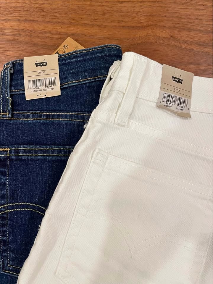 BNWT - Levi’s (better to purchase both).