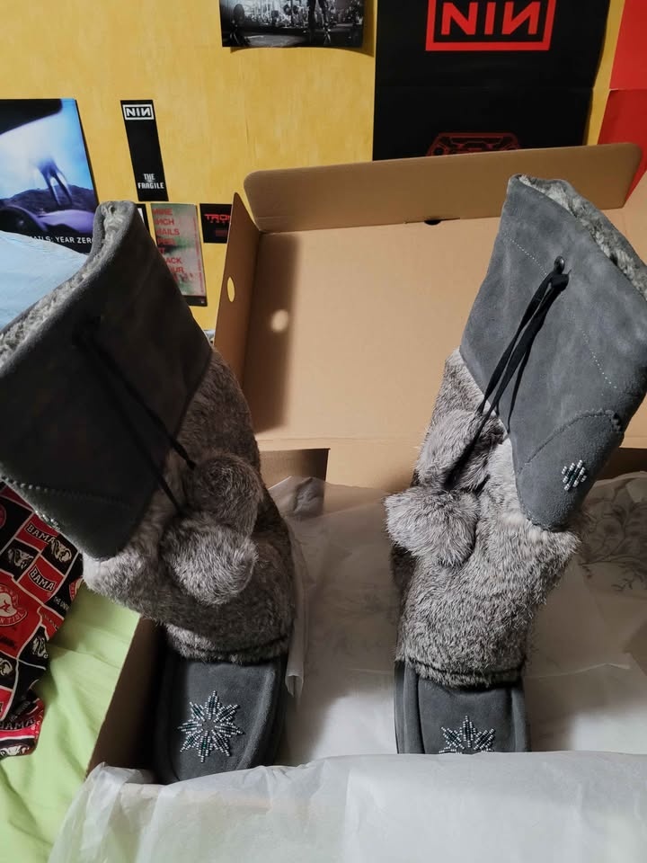 Brand new Size 11 women's Manitobah Mukluks - photo 2