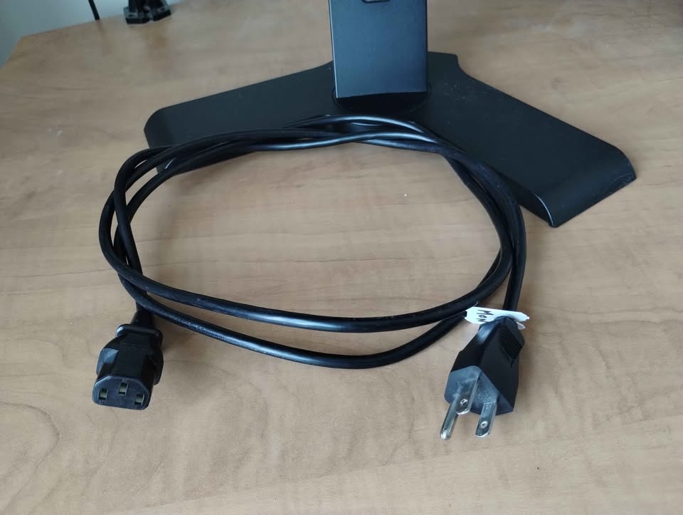 Dell 19" Monitor with cables. - photo 5
