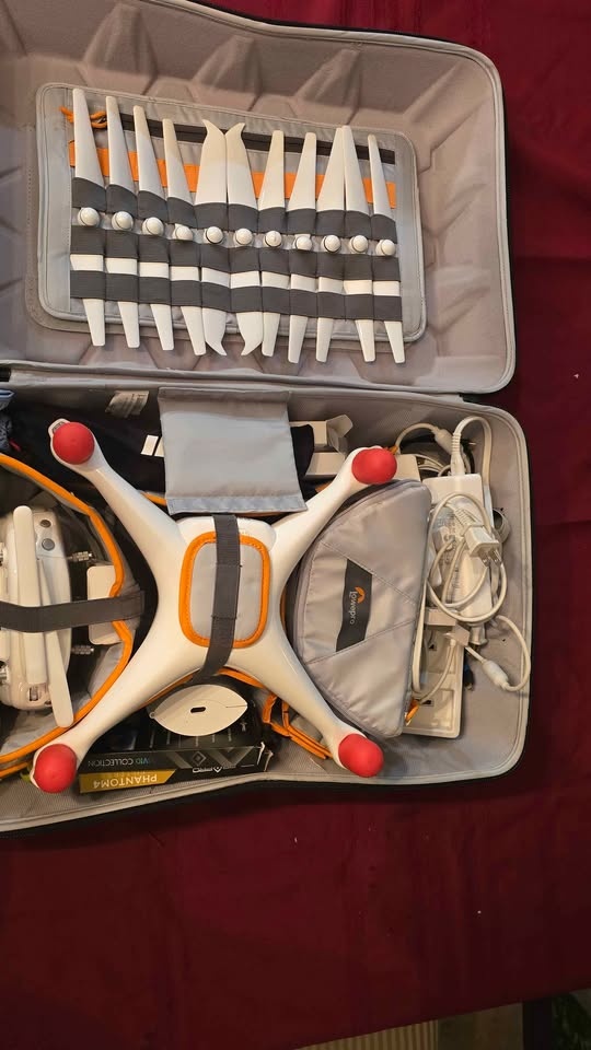 Phantom 4 Drone and Spare Parts - photo 2