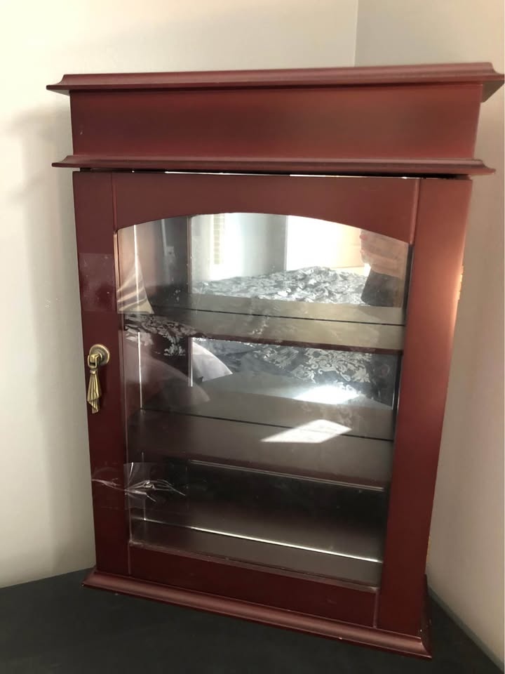 Showcase cabinet