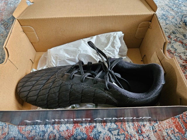 Mens/boys soccer shoes - Under Armour size 9 - photo 2