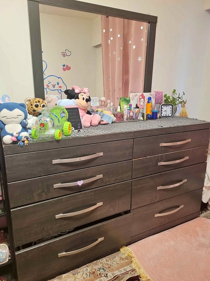 Makeup Table